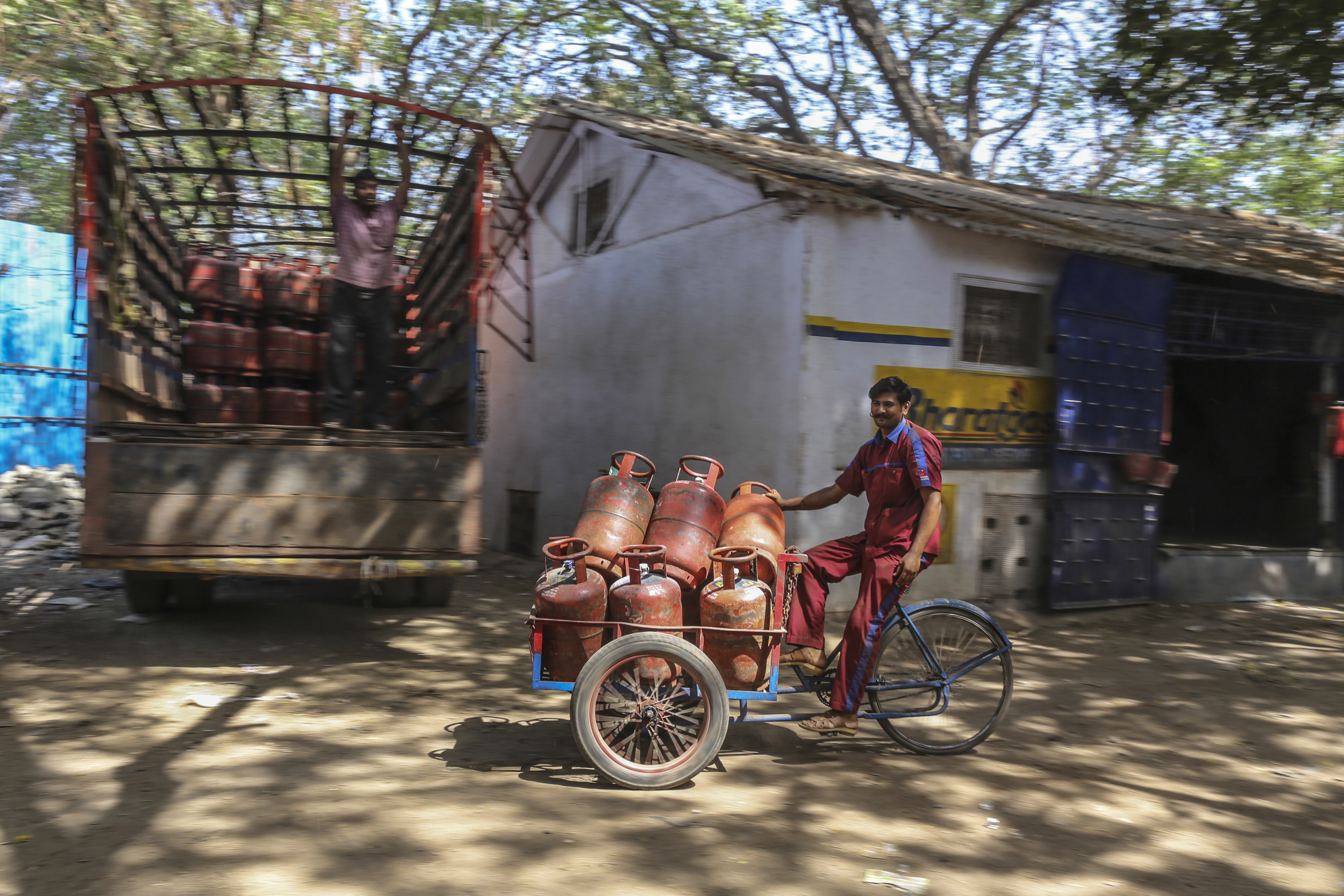 Transport of LPG canisters clean energy