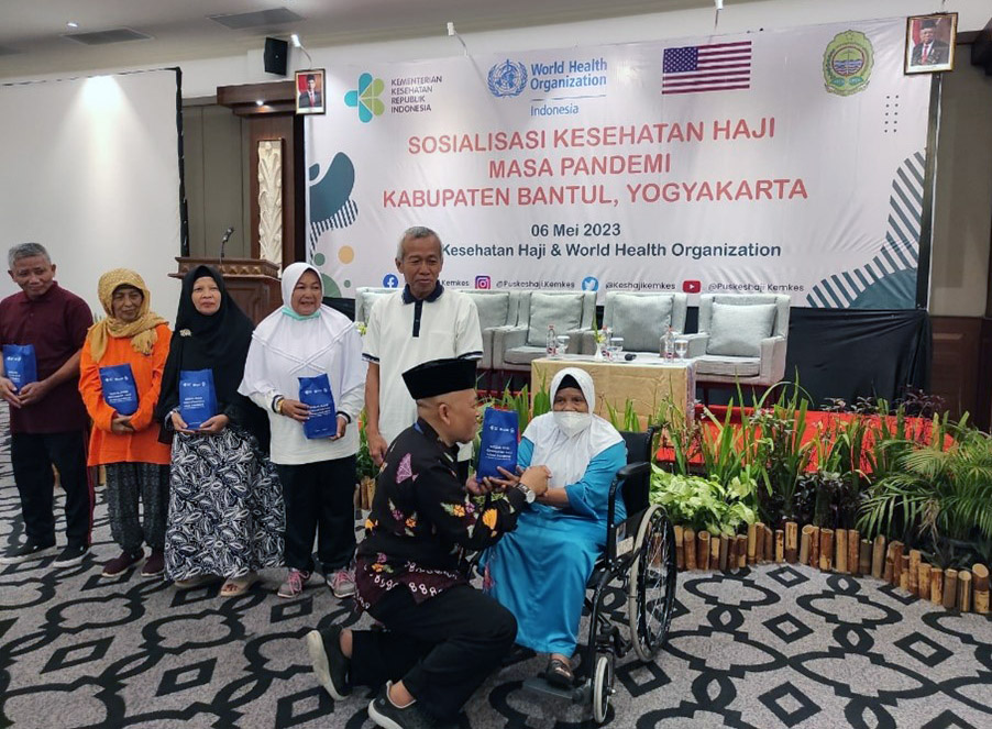 Participants of the outreach session and an instructor in front of the stage.