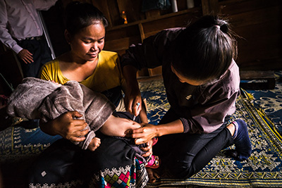 lao_wiw2016_infant_injection lao_wiw2016_infant_injection