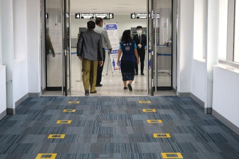 20201120-covid-19-air-travel-airport-terminal 20201120-covid-19-air-travel-airport-terminal