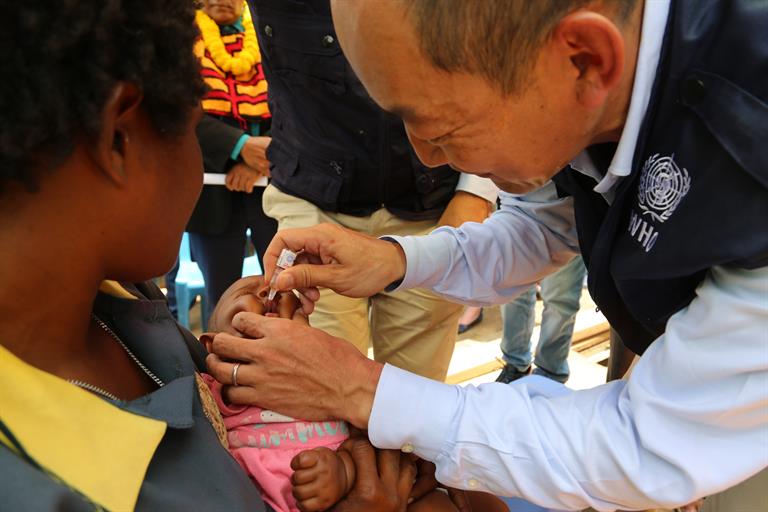 #07 RD gives polio drop to baby to launch campaign in Lufa, Eastern Highlands #07 RD gives polio drop to baby to launch campaign in Lufa, Eastern Highlands